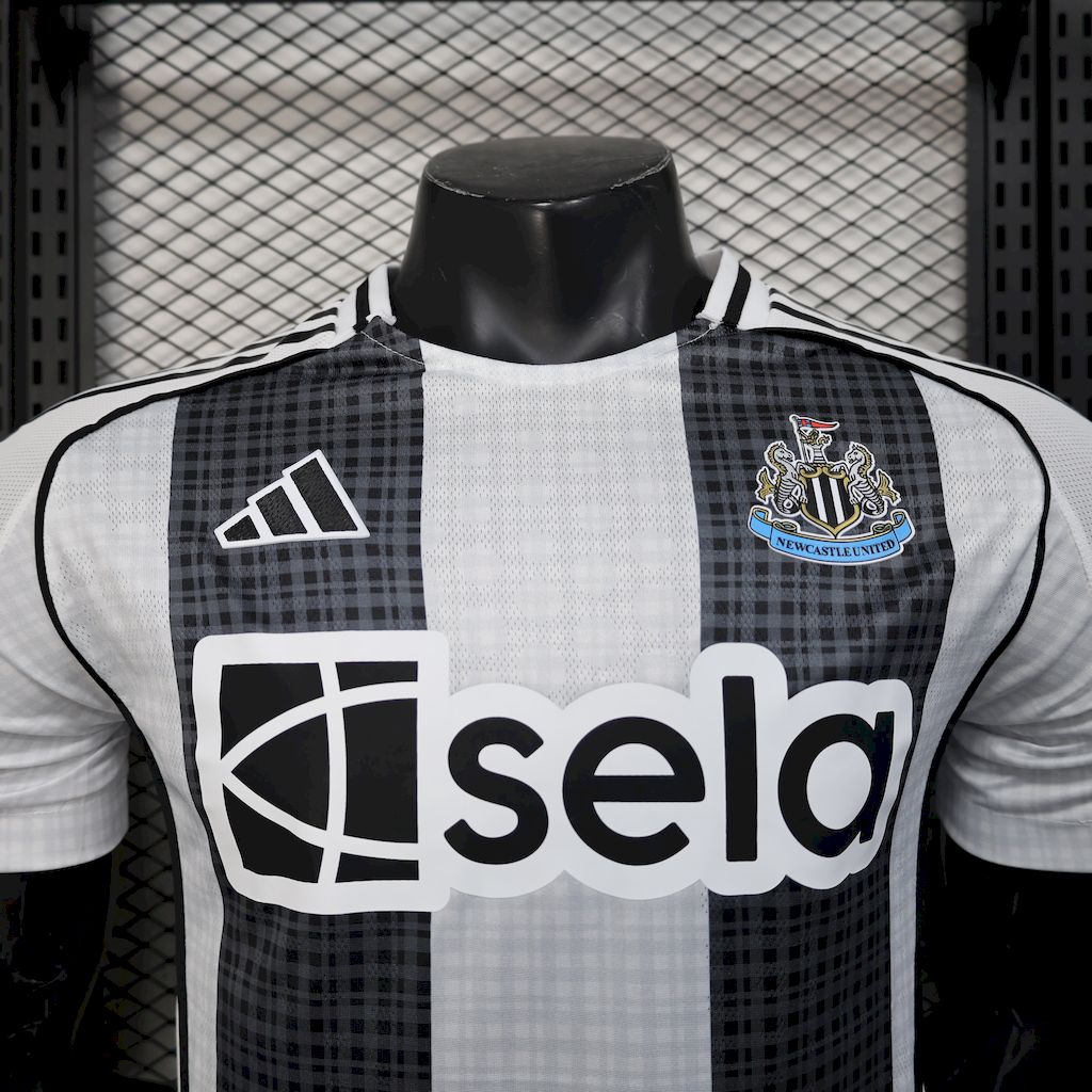 Camisa Newcastle Home 25/26 - Versão Jogador