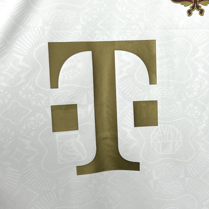 Camisa Bayern De Munique 24/25 Aniversario De 125 anos Branca - Torcedor Masculina